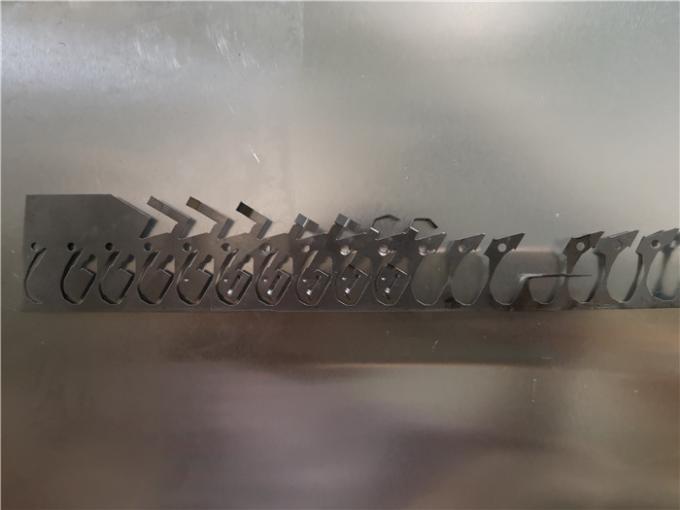 O metal da precisão da altura que carimba o soquete de bronze das peças fixa a disposição da tira terminal 0