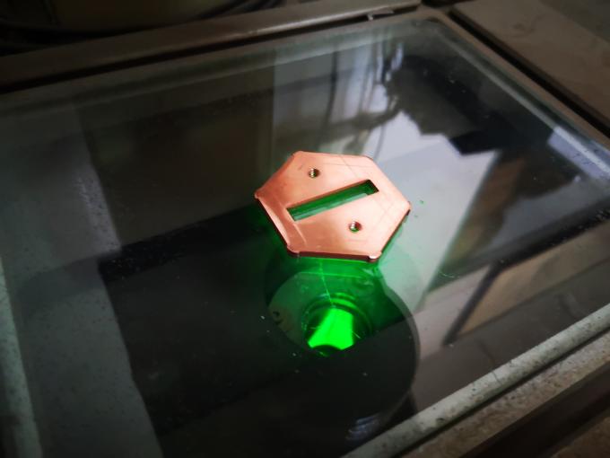 Processamento de corte a laser de placas de cobre para a formação de metais 0